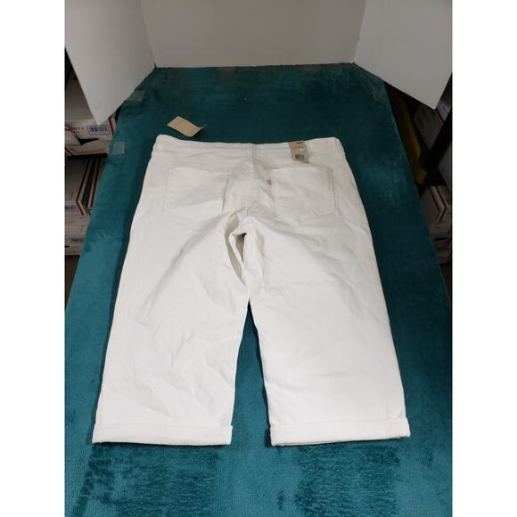 Levis Jeans Size 16 Womens White Pants Stretch Mid Rise Classic Capri Cuffed NWT - Picture 15 of 16